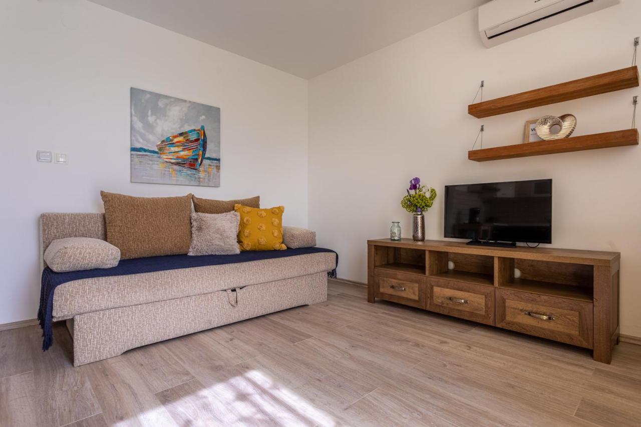 Apartment Magic Garden Baska  Ngoại thất bức ảnh